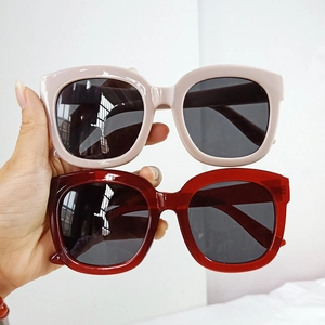 Fashionable oversized square sunglasses for women in beige and dark red glossy finish