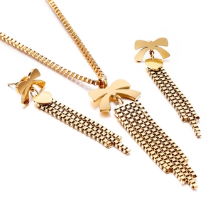 Elegante Set Di Gioielli In Acciaio Inossidabile Con Ciondolo A Fiocco E Cuore Collana Con Catena A Scatola E Nappa Lunga E Orecchini Per Donna