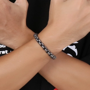 Vintage industrial style titanium steel chain bracelet for men in retro silver finish