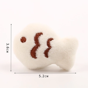 Detailed view of fish plush brooch with dimensions of 5.2cm length and 3.6cm height