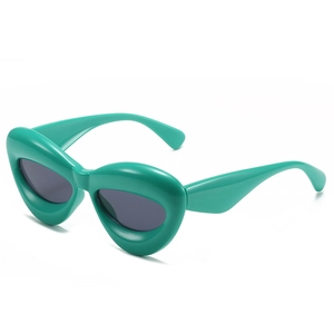 Lunettes de soleil œil de chat turquoise tendance avec monture épaisse et verres foncés
