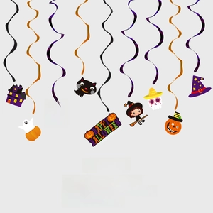 Dettaglio decorazione a spirale di Halloween con fantasma zucca pipistrello e strega