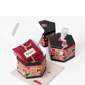 Hexagonal vintage gift boxes with floral patterns and embroidery for Mid-Autumn Festival
