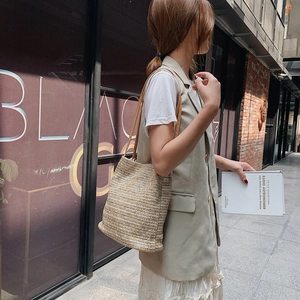 Casual straw woven tote bag for women, perfect for summer beach vacations and holidays