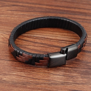 Bracelet pour homme en cuir tressé noir et marron avec fermoir magnétique en métal noir
