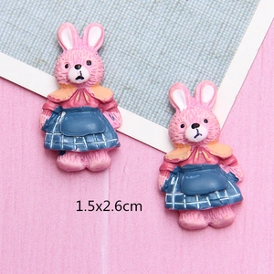 Detail of pink resin rabbit DIY charms for crafts with dimensions 1.5x2.6cm