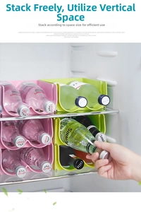 Dettaglio di contenitori impilabili in plastica per frigo che ottimizzano lo spazio verticale