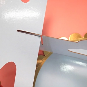 Single-tier paper cake stand with cross-slot assembly and glossy film finish for parties