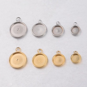 Stainless steel pendant base trays in silver and gold finish with various diameters