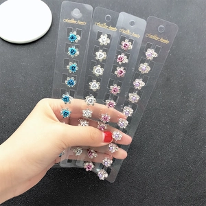 Barrettes à fleurs en strass étincelants en plusieurs couleurs sur carte pour filles