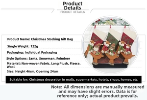Détail d'une chaussette de Noël de 46 cm avec Père Noël, bonhomme de neige et renne 3D