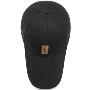 Berretto da baseball in tela nera con visiera lunga e decorazione in pelle marrone