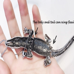 Articulated crocodile brooch in vintage silver metal with movable body and tail