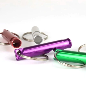 Fischietti di sopravvivenza in alluminio in rosso, argento, viola e verde con portachiavi