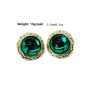Detailed view of vintage round earrings with green stone and gold frame, size 2.3cm x 2.3cm