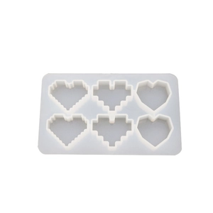 DIY pixelated heart silicone mold for crystal epoxy resin pendants and table decor