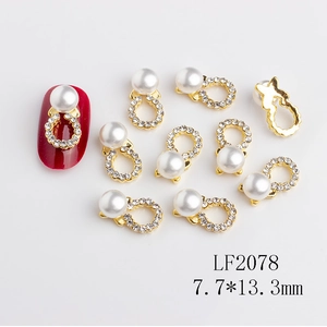 Detailed close-up of golden starfish nail charm LF2078 with pearl and rhinestones