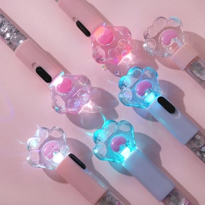 Süße leuchtende Katzenpfoten-Stifte mit flüssigem Glitzersand und buntem LED-Licht