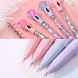 Detail von 0,5 mm Katzenpfoten-Glitzerstiften mit LED-Leuchten und Pailletten-Deko