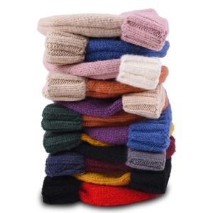 Bonnets en tricot colorés pour enfants avec revers dans divers coloris unis vifs