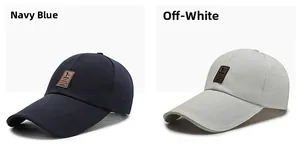 Confronto dei dettagli dei berretti da baseball blu e beige con visiera lunga e logo