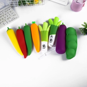 Creative silicone pencil cases in realistic fruit and vegetable shapes for students