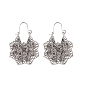 Boucles d'oreilles ethniques vintage argentées mandala style bohème ajouré