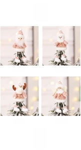 Detailansicht von rosa Stoff-Weihnachtsanhängern mit Weihnachtsmann-, Schneemann- und Rentier-Motiven