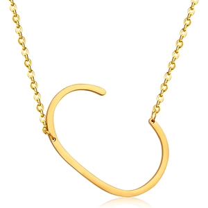 Detailed view of the 18K gold plated letter C pendant with O-chain link texture