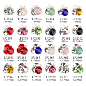 Pack de 24 adornos nail art con gemas de colores y perlas blancas sobre base de aleación