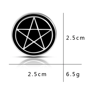 Detailed view of punk star badge showing 2.5cm diameter and 6.5g weight specifications