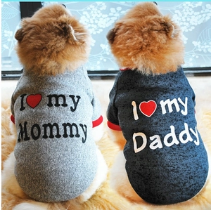 Felpa invernale per cani con stampa cuore I Love Mommy e Daddy su morbido tessuto