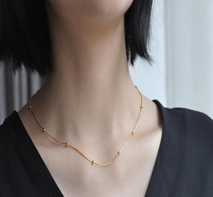 Collar Satélite Minimalista de Acero de Titanio 316L Chapado en Oro para Mujer Decoración de Cuentas Redondas Cadena Fina Elegante