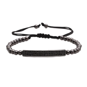 Bracciale regolabile in perline nere con barra rettangolare con zirconi micro-incastonati