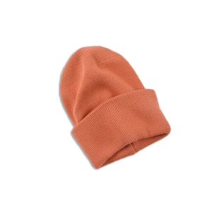 Klassische korallenorangefarbene Kinder-Strickmütze mit Rippenmuster und Umschlagsaum