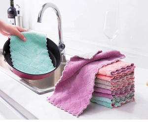 Thick microfiber dishcloth cleaning non-stick pans with a soft diamond texture surface