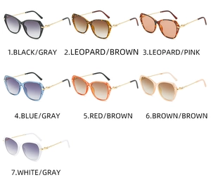 Vue détaillée de lunettes géométriques montrant sept montures colorées et branches en métal