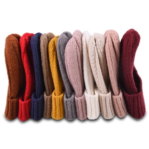 Children's knitted beanie in ten assorted solid colors for autumn and winter warmth