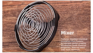 Gros plan de la boule mélangeuse en acier inoxydable pour shaker à protéines de fitness