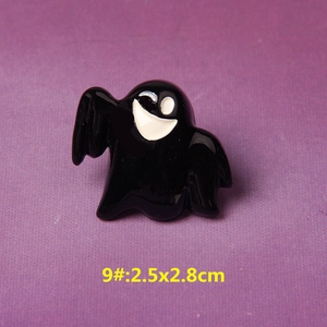 Detail view of a black ghost resin accessory with 2.5x2.8cm dimensions for DIY crafts