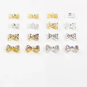 Noeuds nail art 3D en alliage avec perles blanches et strass en finitions or et argent
