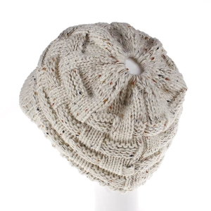 Detailed knit texture and ponytail opening on beige confetti yarn baseball cap