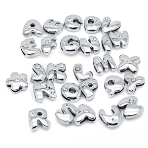 Macro di perline con lettere A-Z in argento con strass incastonati per bracciali fai-da-te