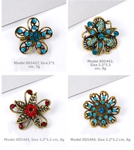 Detailed four-grid view showing retro floral rhinestone brooches with dimensions and weight