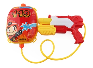 Dettaglio della pistola ad acqua a zaino dei vigili del fuoco con tubo flessibile
