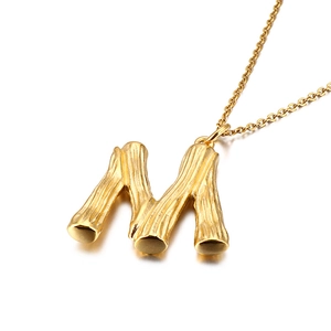 Collana con ciondolo a lettera M dorata stile bambù in acciaio inossidabile lucido