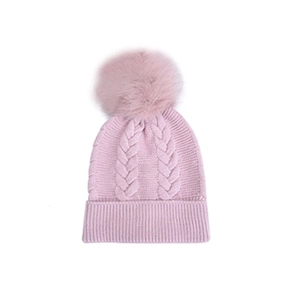 Berretto in maglia a trecce rosa da donna con grande pompon in finta pelliccia