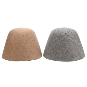 Cappello a secchiello retrò in pura lana nei colori cammello e grigio scuro per l'inverno