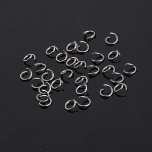 Macro shot of 0.8x6mm polished stainless steel jump rings for DIY jewelry making