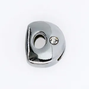 Perlina a lettera D in metallo argentato lucido con cristallo per bracciale DIY 8mm